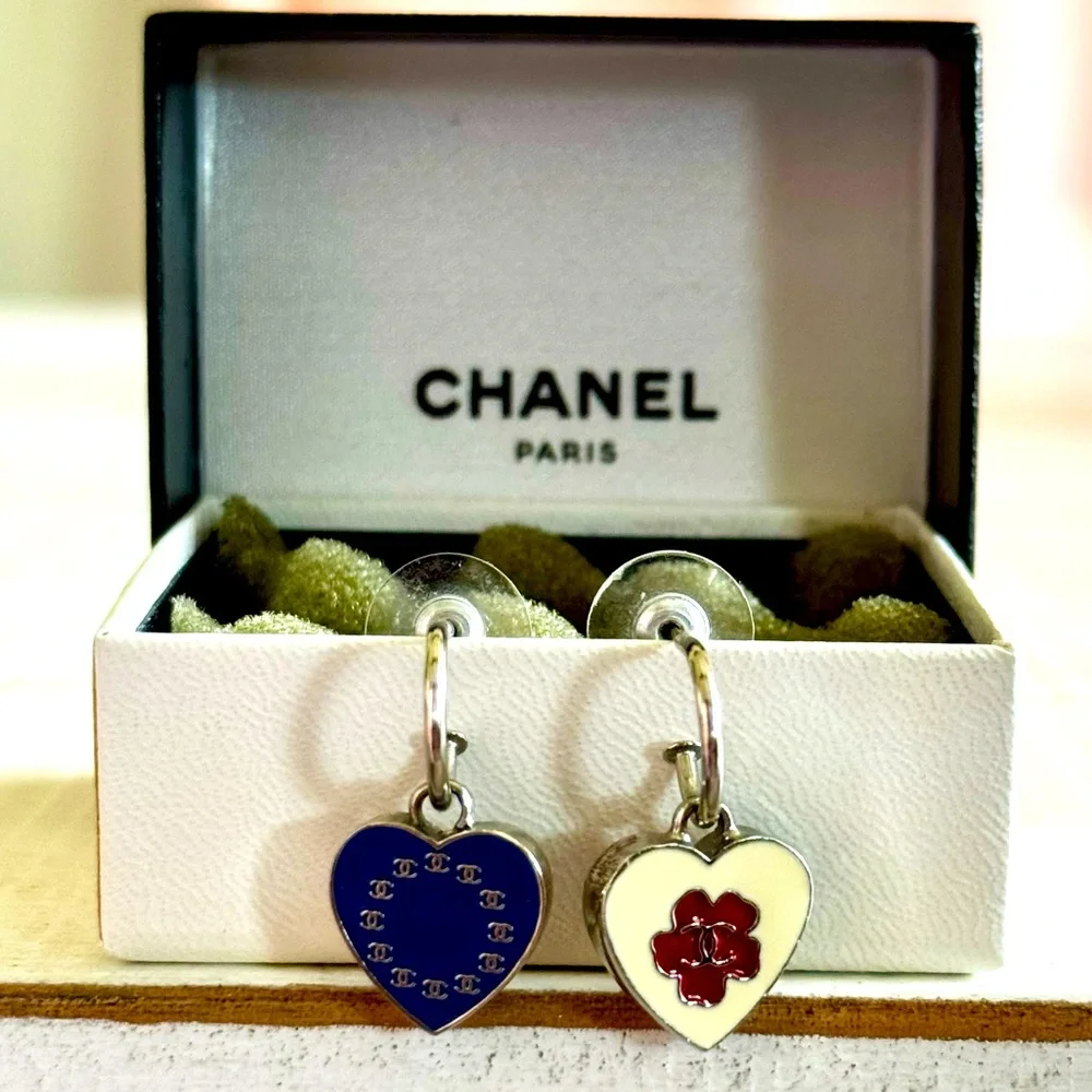 Chanel Silver-Plated Flag Heart Earrings - Picture 4 of 4